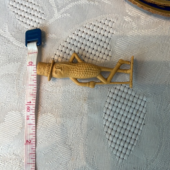 Vintage Mr. Peanut sealed playing cards, 2 coasters, and Mr. Peanut toy whistle - Picture 6 of 6